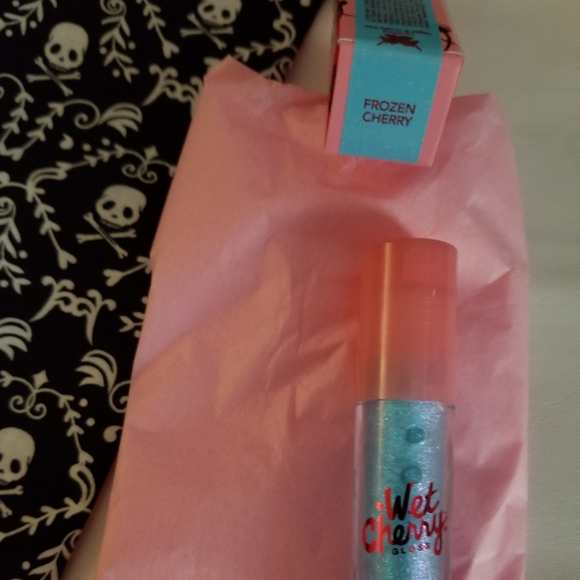 BNIB LIME CRIME "WET CHERRY" GLOSS Frosted Cherry - Picture 4 of 4